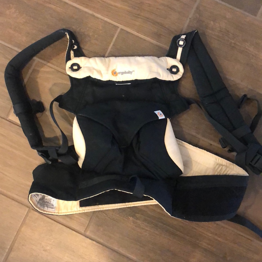 Black ergo baby 360